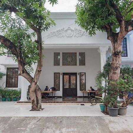 Family Homestay Syariah Cirebon RedPartner Bagian luar foto